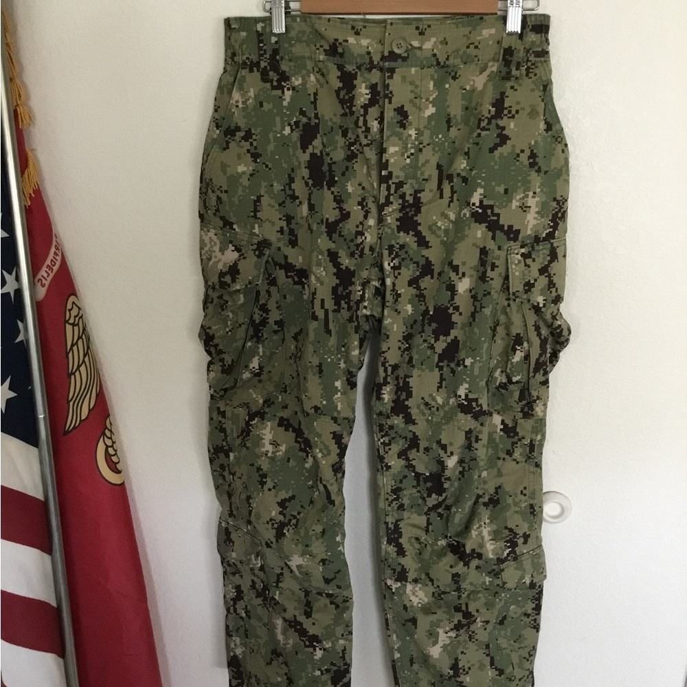 US Navy Nwu type iii green digital trousers size medium short